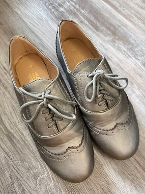 Metallic Silver Wingtip Oxford Women’s Shoes Size 7